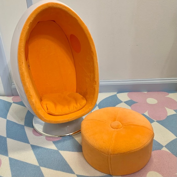 American Girl BATT Wood Doll Wardrobe Closet, Egg Chair W/Ottoman & Many Outfits - Picture 6 of 12